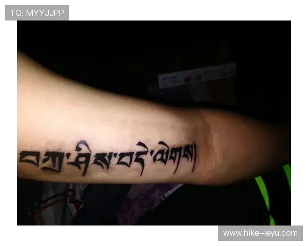 足球球星身上纹身中的藏文元素与背后蕴含的独特文化意义